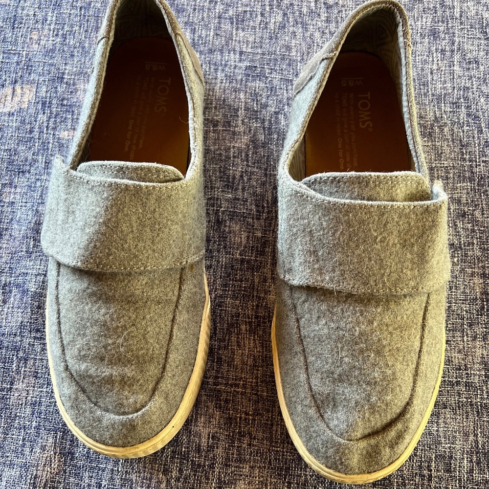 TOMS wool and suade size 8.5w